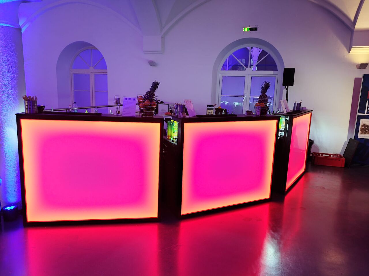Barkeeper mieten 7 New Light Bar Gallery Pink