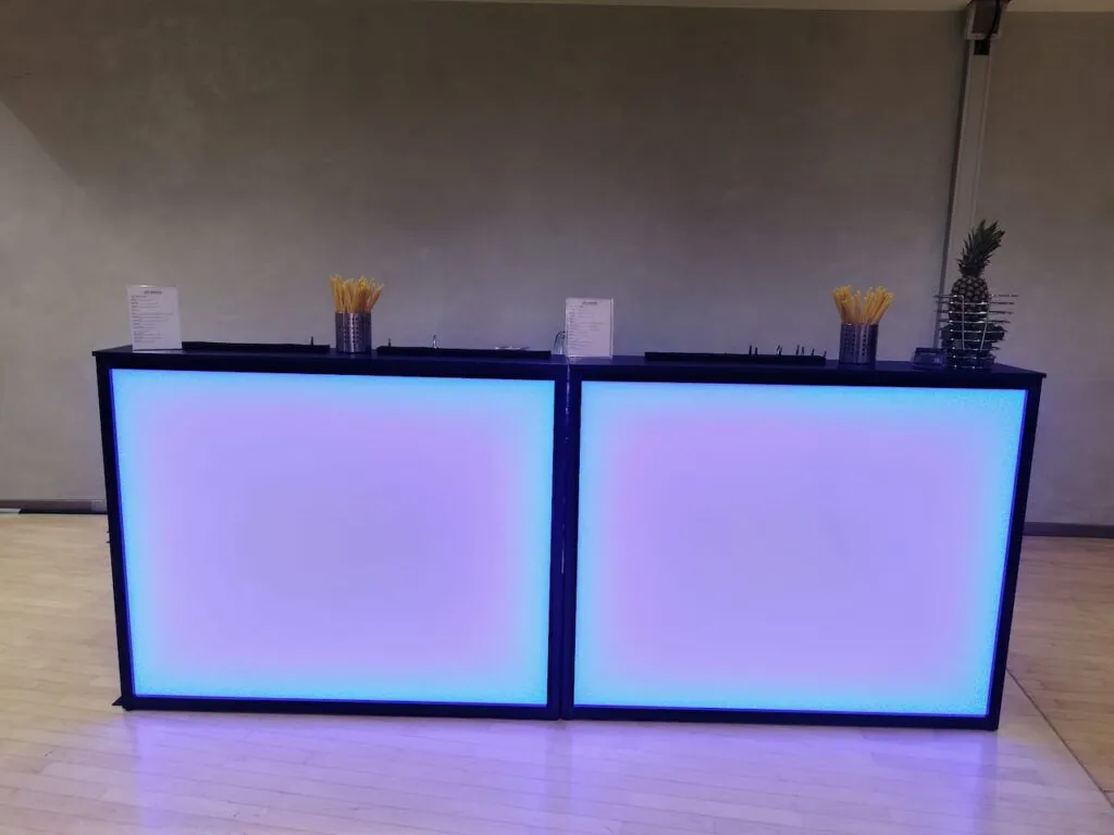 Barkeeper mieten 8 New Light Bar Blau